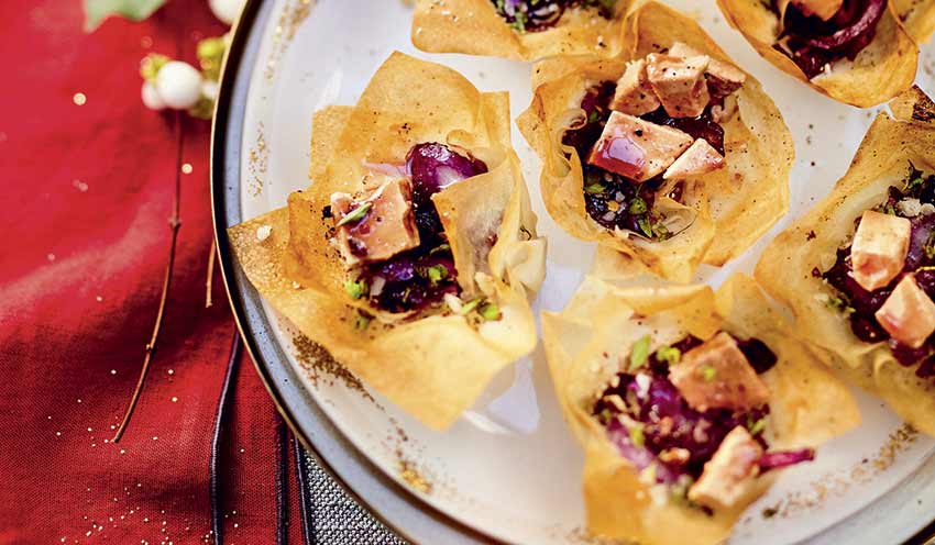 Corolles &agrave; la compot&eacute;e d&rsquo;oignons rouges et au foie gras