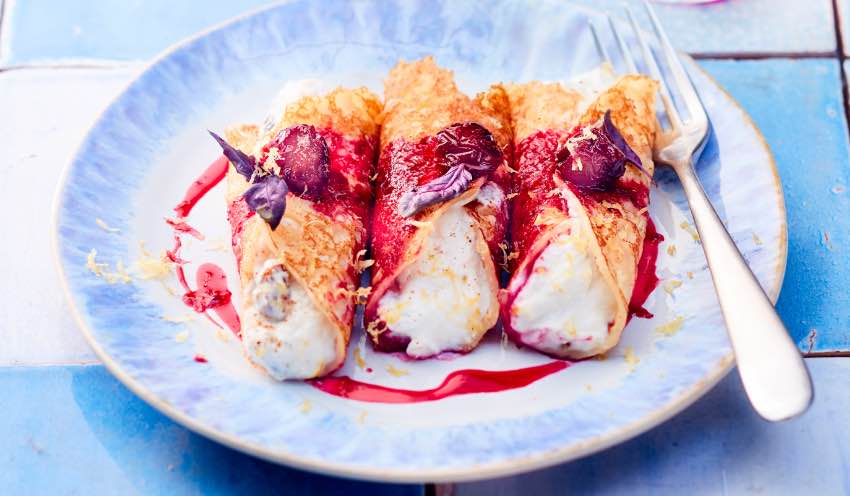 Blintzes au fromage, sauce aux griottes