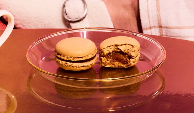 2 macarons caramel — vue 2