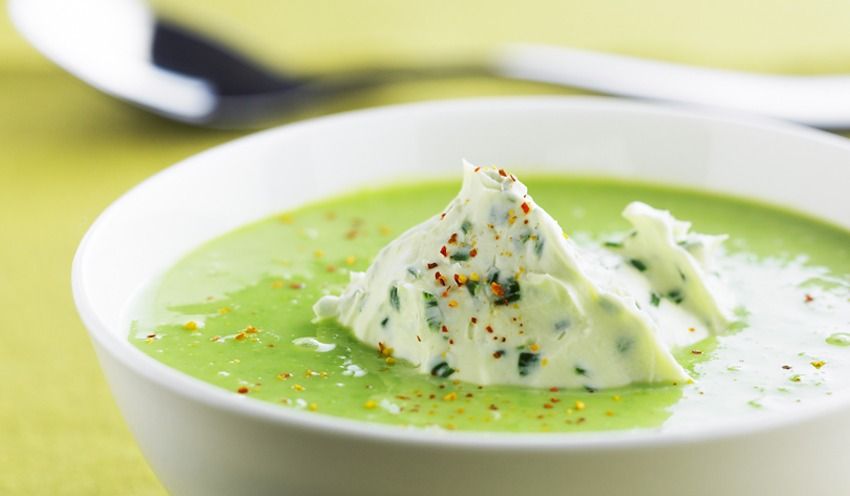 Soupe de f&egrave;ves au mascarpone d'herbes