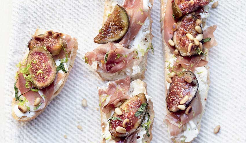 Tartine de figue au jambon de parme et cr&egrave;me de mozzarella