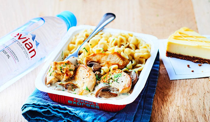 Poulet et petites pâtes sauce aux champignons — vue 2