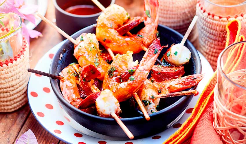 Brochettes de crevettes et chorizo grill&eacute;s