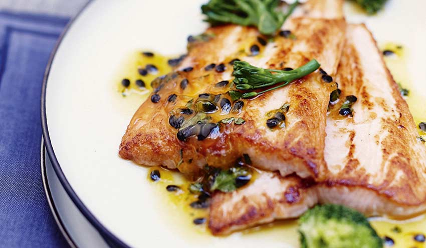 Saumon aux fruits de la passion, brocolis &agrave; la coriandre