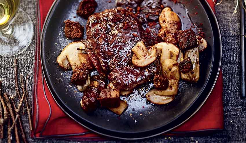 Pav&eacute; de cerf et confit d&rsquo;oignon au chocolat