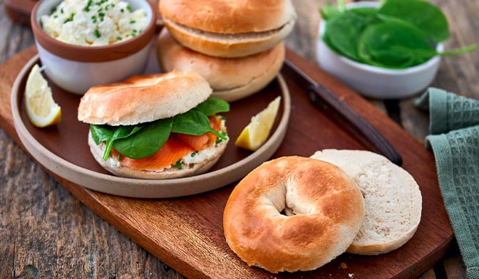 4 bagels, petits pains américains, cuits — vue 2