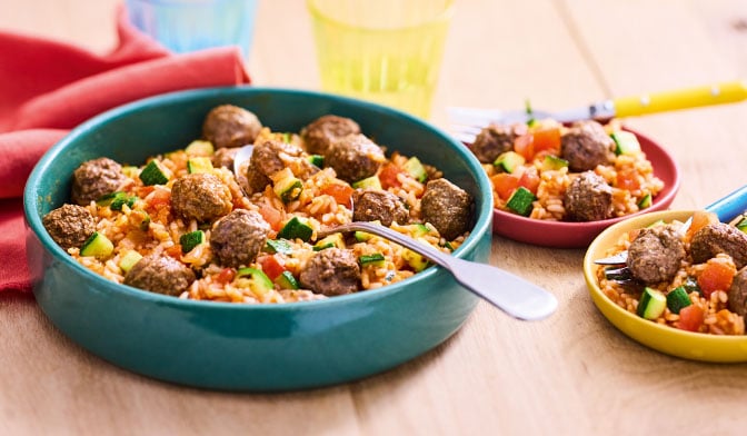 Boulettes party au boeuf, riz et légumes — vue 2