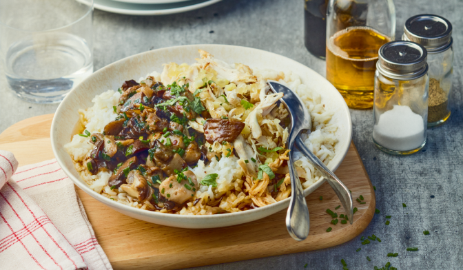 Congees de riz, poulet effiloch&eacute; au gingembre et aux champignons saut&eacute;s