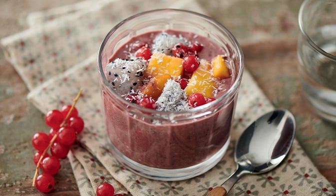 Açaï bowl à la purée de banane et d'açaï — vue 2