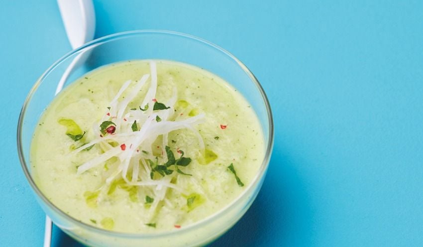 Velout&eacute; glac&eacute; de concombre et navet croquant