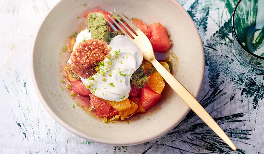 Agrumes, dentelles, chantilly et sponge cake pistache