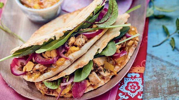 Sandwich naan et chutney de mangue