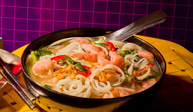 Soupe Hu Tieu légumes, crevettes — vue 2