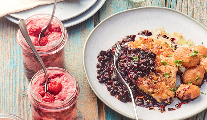 C&ocirc;tes de porc marin&eacute;es thym romarin aux myrtilles