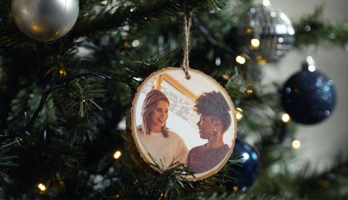 Boule de No&euml;l personnalis&eacute;e en bois