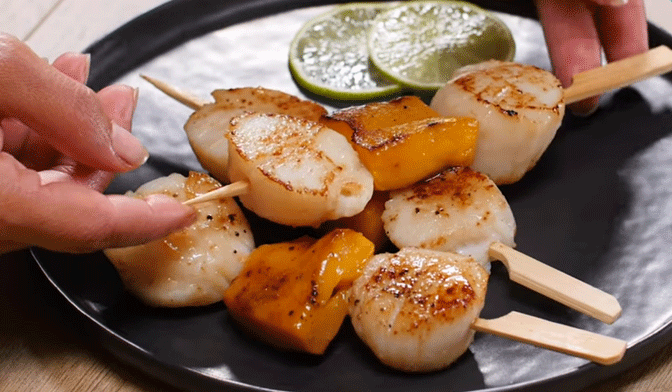 Brochettes de Saint Jacques &agrave; la mangue