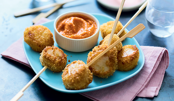 Sucettes de Saint-Jacques pan&eacute;es et ketchup au piment d&rsquo;Espelette