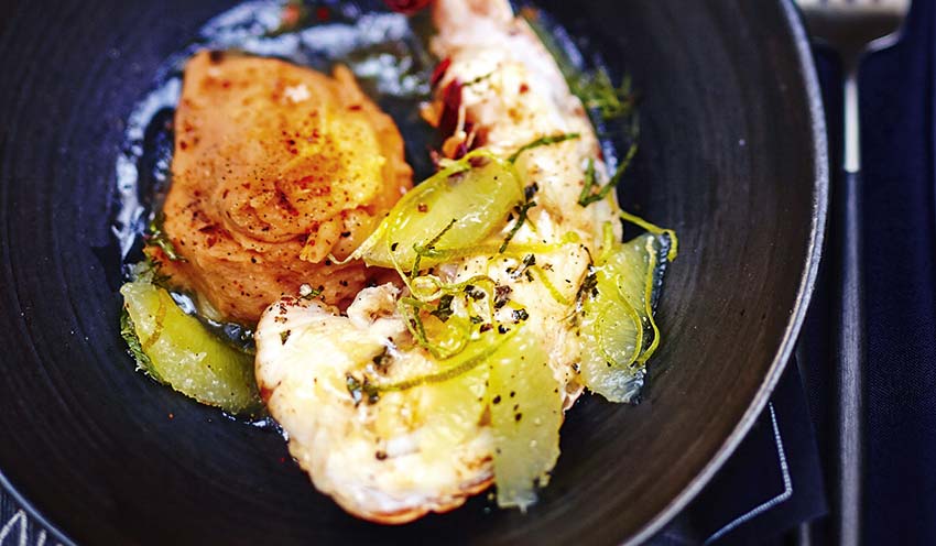 Langouste flamb&eacute;e, menthe et supr&ecirc;mes de citron vert