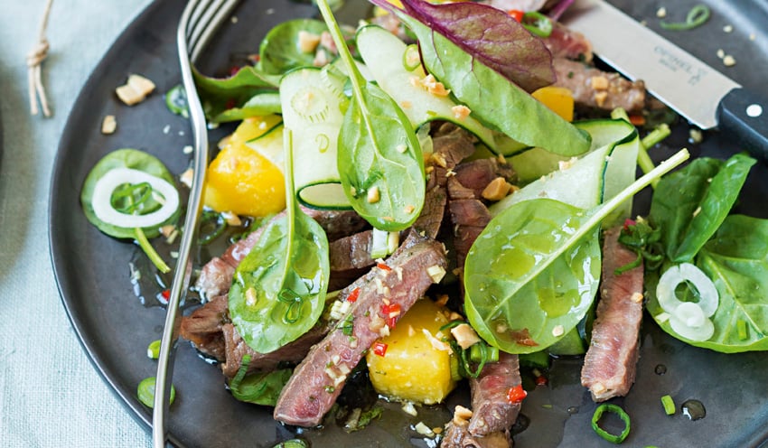 Salade de b&oelig;uf tha&iuml; &agrave; l&rsquo;ananas