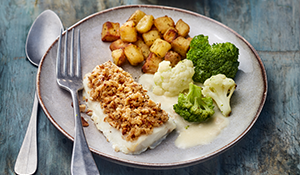 Dos de cabillaud crumble, po&ecirc;l&eacute;e de pommes de terre, fleurettes et sauce beurre blanc