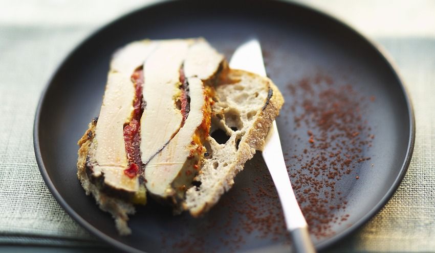 Terrine de foie gras au cacao amer et au pimiento del piquillo