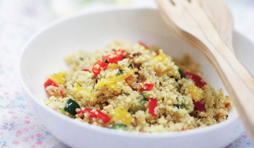 Quinoa et céréales cuisinés aux petits légumes — vue 2