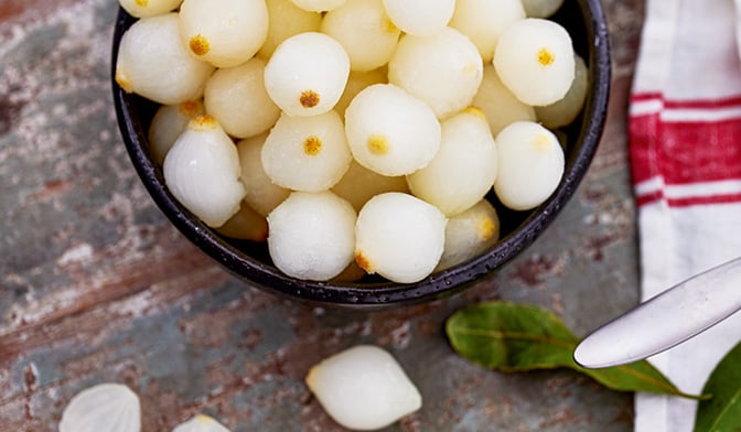 Petits oignons blancs entiers, épluchés — vue 2