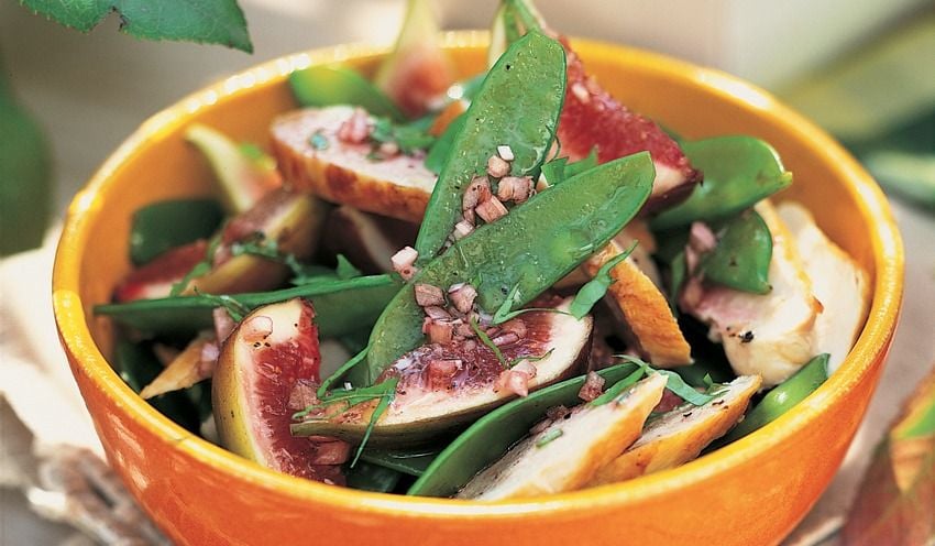 Salade de poulet aux figues et aux pois gourmands