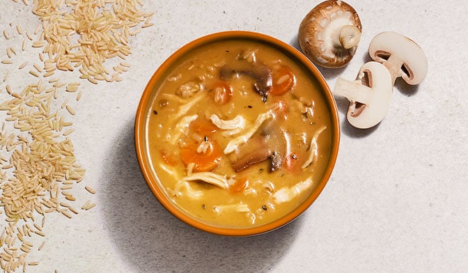 Soupe riz complet, effiloché de poulet cuit — vue 2
