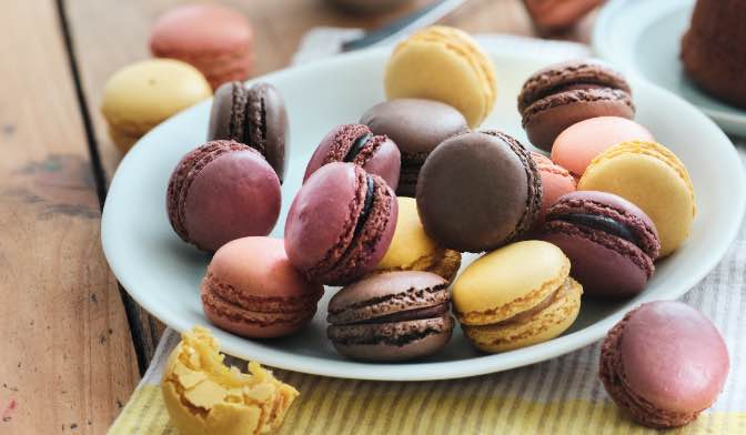 20 mini-macarons,chocolat,cassis, framboise,citron — vue 2