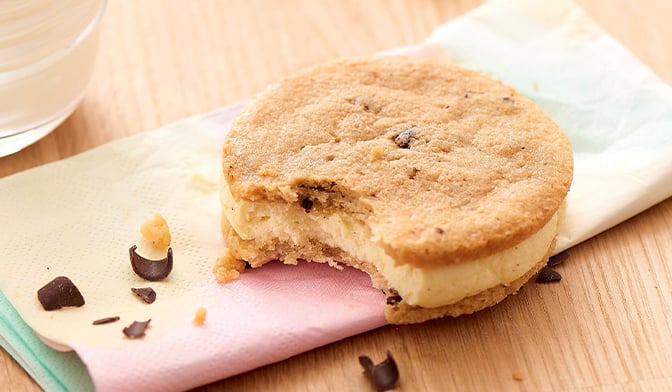 Cookie glacé crème glacée à la vanille — vue 2
