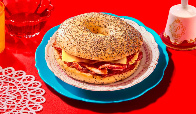 Bagel poulet, oignons, cheddar, bacon, moutarde — vue 2