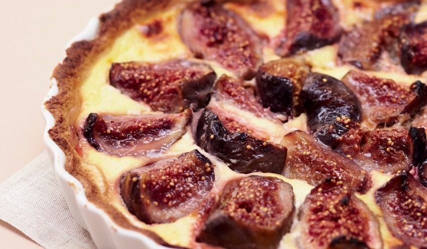 Tarte aux figues et caill&eacute; de brebis