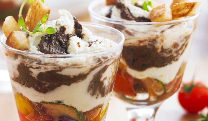 Verrine de ratatouille au ch&egrave;vre battu