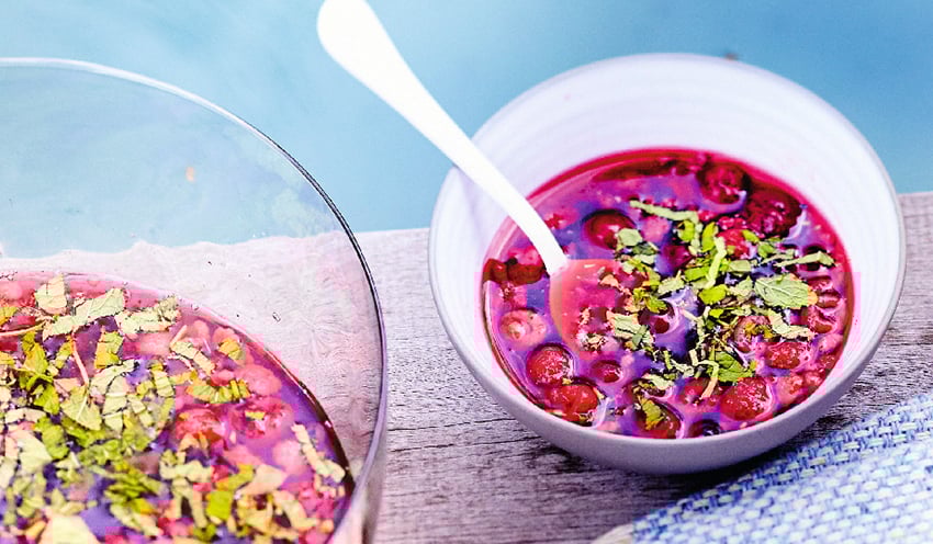Soupe de fruits rouges et melon glac&eacute;s au vin ros&eacute;