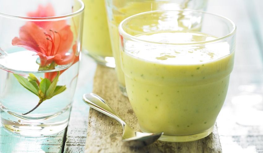 Smoothie ananas-mangue au gingembre et coriandre