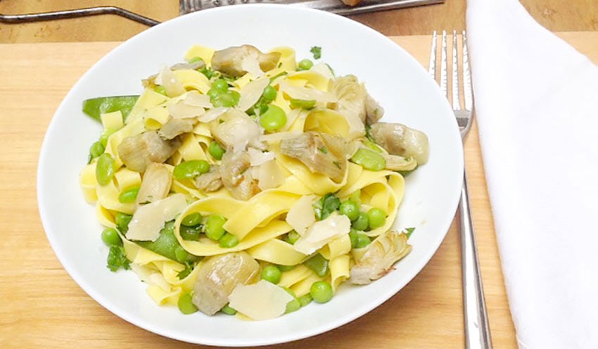 Tagliatelles aux l&eacute;gumes printaniers par Laura Zavan