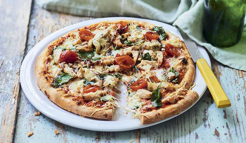 Pizza tomate, poulet, artichaut — vue 2