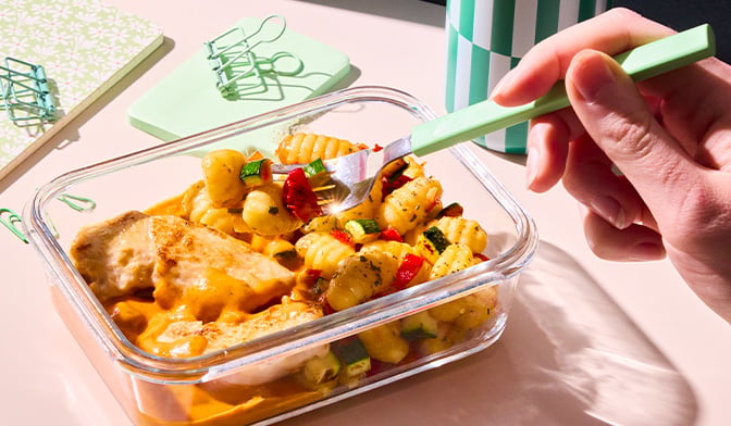 Filets de poulet gnocchis et légumes du soleil — vue 2