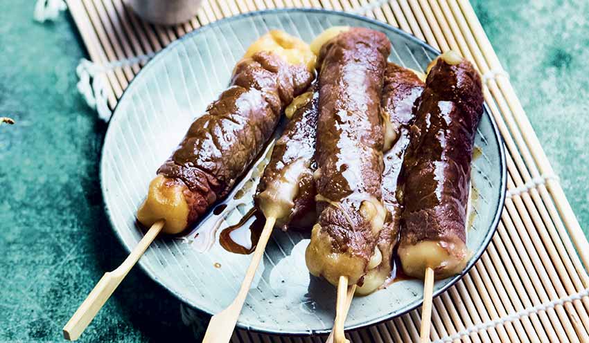 6 brochettes de boeuf au fromage et sauce soja sucrée surgelés