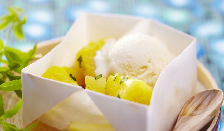 Papillote d'ananas au basilic et sorbet citron