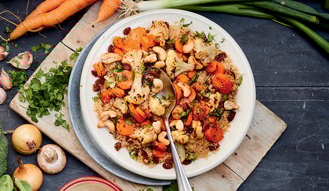 Choux fleurs et carottes r&ocirc;tis au cumin, semoule &agrave; la cannelle et noix de cajou
