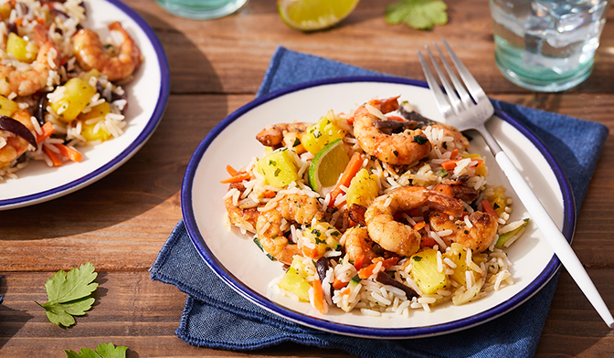 Salade de riz aux petits l&eacute;gumes, ananas et crevettes