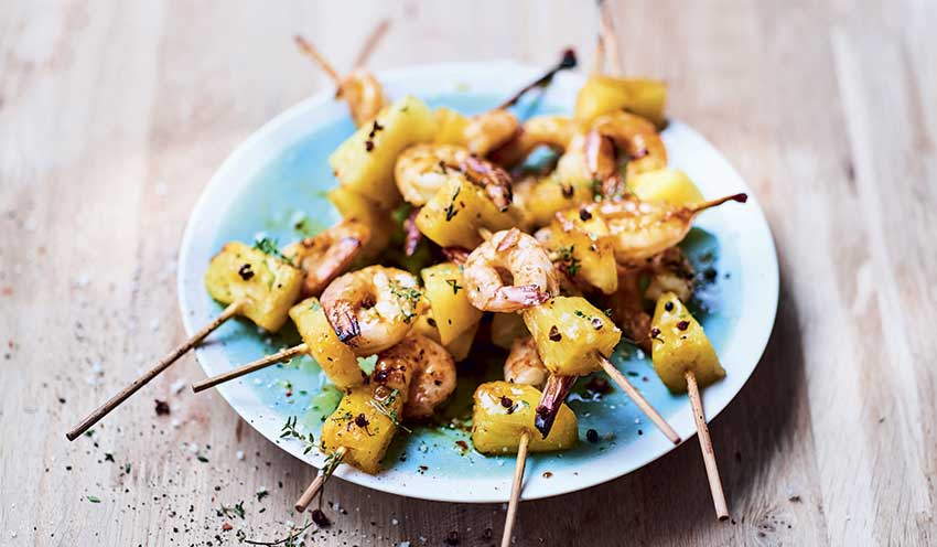 Brochettes de  crevettes &agrave; l&rsquo;ananas