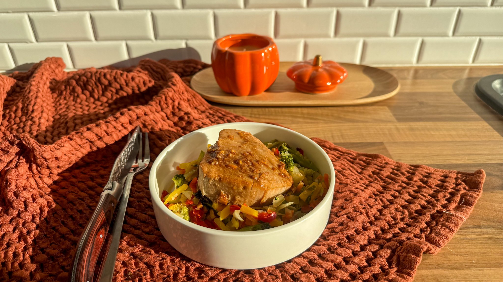 Steak de thon marin&eacute; &agrave; la sauce soja gingembre et wok de l&eacute;gumes &agrave; l'Airfryer