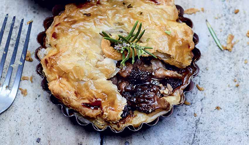 Petites tourtes aux morilles et confit de canard