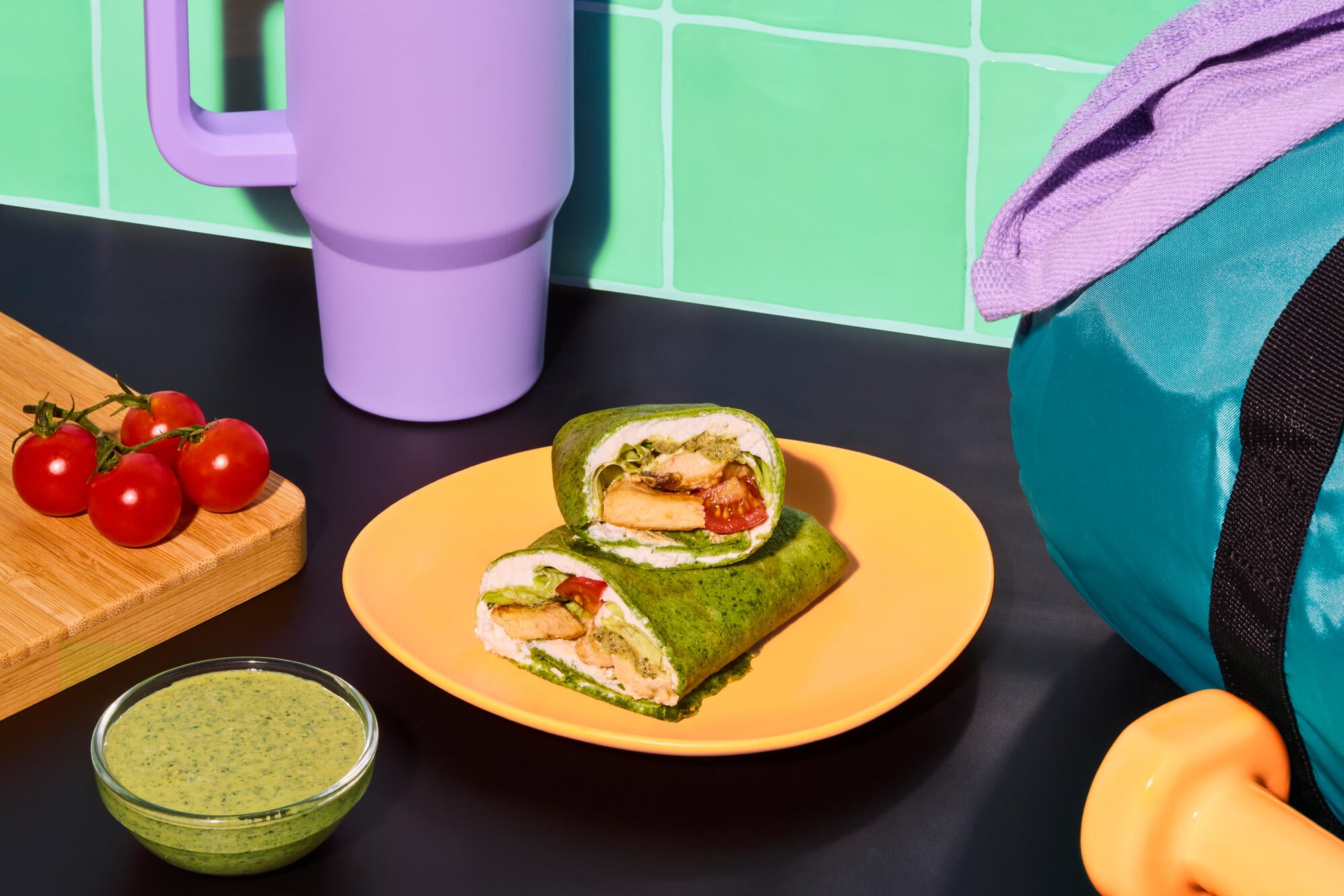 Wrap prot&eacute;in&eacute; aux &eacute;pinards, poulet et sauce pesto cr&eacute;meuse - 35 g de prot&eacute;ines par wrap