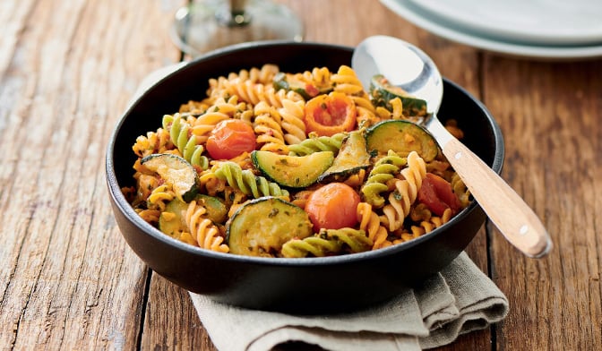 Trio de fusilli de légumineuses au pesto rosso — vue 2
