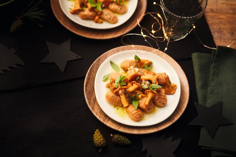 Gnocchi de patate douce, girolles et huile de truffe