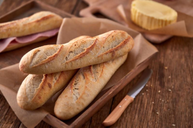 2 petites baguettes classiques, précuites